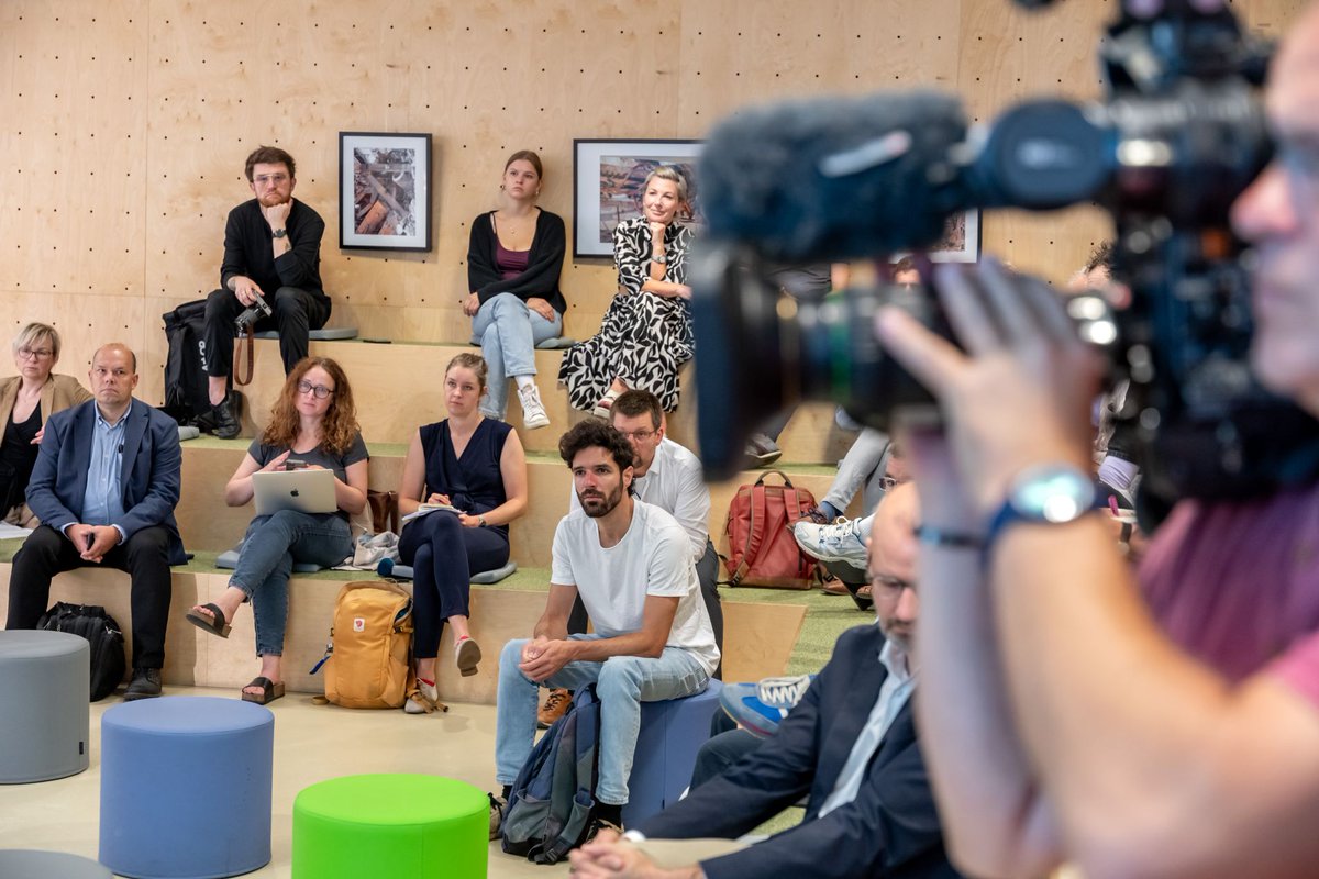 Heute haben wir gemeinsam mit <a href="/MetropolregionM/">Metropolregion Mitteldeutschland</a>, @DBI_Gruppe und INFRACON die Pläne für das 1.100 km lange Wasserstoffnetz Mitteldeutschland vorgestellt. Die Studie wurde im Auftrag von 54 Partnern in Sachsen, Sachsen-Anhalt und Thüringen durchgeführt. rb.gy/wg4k2r