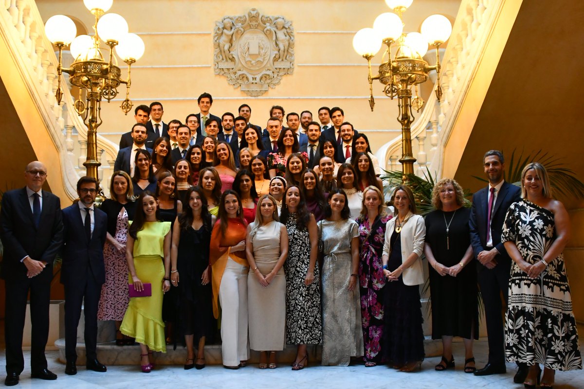 Ayer concluyó el cuarto y último ejercicio de la oposición para obtener el título de Notario. ¡Enhorabuena a todos los nuevos notarios! Y los mejores éxitos en esta nueva etapa profesional.