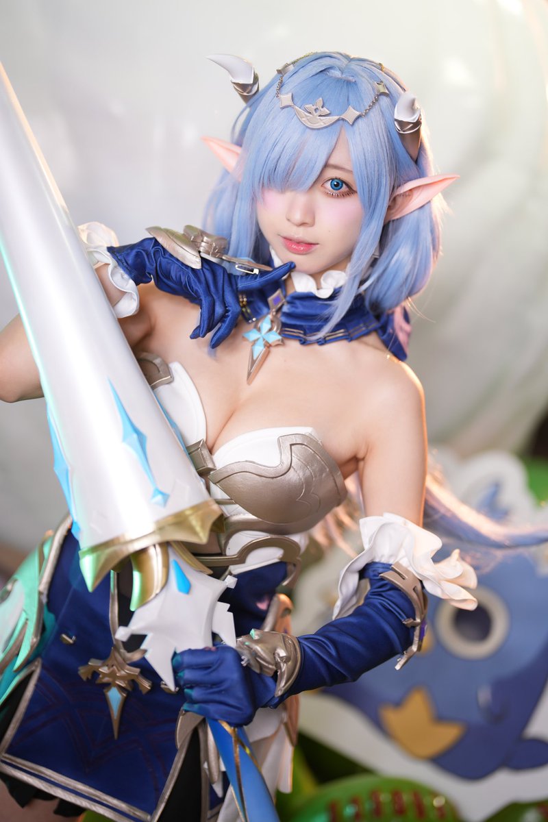 chanbaekkailu1's tweet photo. 上海Bilibili World2024にて
鋭意開発中のゲーム「アズールプロミリア」のキャラクター
「シャル・エンシス」のコスプレをさせていただきました！💙

私個人でもリリースを楽しみにしており、「アズールプロミリア」を知るきっかけになっていただければ幸いです☆
みんなもぜひ事前登録してね♪
https://t.co/FNnWkc2xg2

#アズールプロミリア #AzurPromilia  #蓝色星原旅谣
