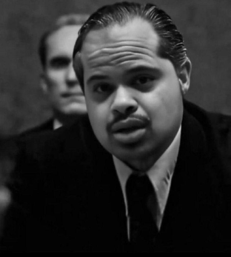 محد 
الطبيب اول مايجي من برا