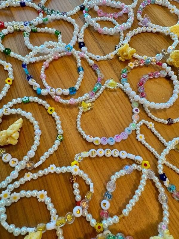 ForDKS_SG's tweet photo. Monica will be giving out 30 bracelets and 20 popcorn clips on 8 Aug! Look out for her - long hair with 2 popcorn clips 😄🍿

#BloominSG https://t.co/QaDDtda3x5