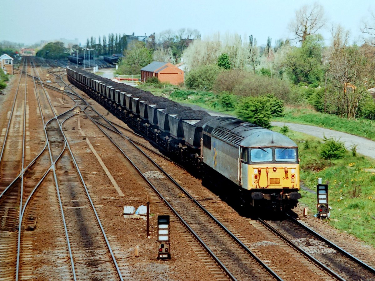 Invermuir's tweet image. Grids &apos;n&apos; coal between Gascoigne Wood and Fiddlers Ferry in 1996 to help keeping the lights on. #tmrguk #grids #coal