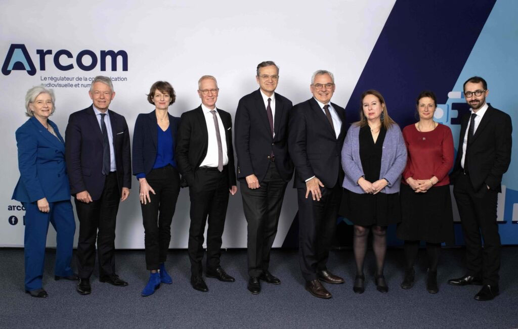 DestinationTele's tweet photo. 9 fonctionnaires d’Etat ont donc décidé d’arrêter une chaîne plébiscitée par des millions de français depuis 20 ans #C8 

Roch-Olivier Maistre
Benoît Loutrel
Hervé Godechot
Juliette Théry
Anne Grand d'Esnon
Laurence Pécaut-Rivolier
Denis Rapone
Bénédicte Lesage
Antoine Boilley https://t.co/HY5yxJJ9iK