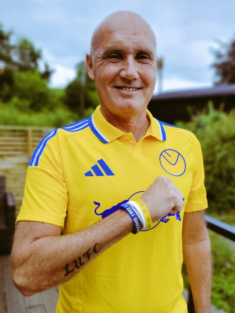AndersP3's tweet photo. New away kit looks great! Bring on the new season. @lufctrust @luscos @LUSCExec #MOT #ALAW https://t.co/YQhYxrzL4y