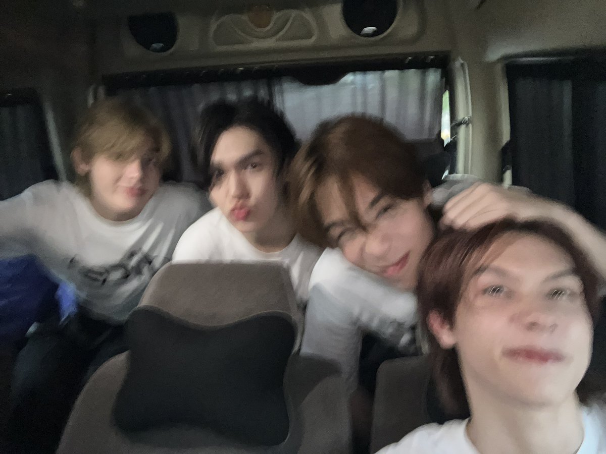 คือทุกคนสุดยอดดมากก แบบสุดๆเลิฟๆ
เอนจอยๆ เบลอว่ารักแทบบ แบบว่ารักเธอ กริ้ววววว

 #DICE_ONTHERUN_CentralChonburi