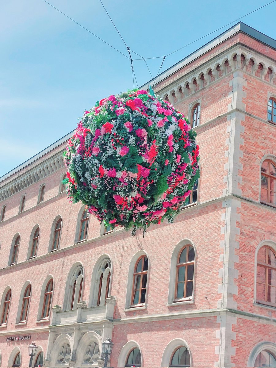 nftfruityfriend's tweet photo. New Listing in #KallesShowroom 👀 by @kallinski_kalle

'Blumeninstallation', part of my #NFTcollection 'Hamburg' 🇩🇪

It's a edited #photography 📸 of a Floral Installation in the City Center of Hamburg. 

Reserve: 0.0015 ETH (base)
Buy now: 0.0035 ETH

https://t.co/nCKed7JlZl https://t.co/SZyyrWzyjm