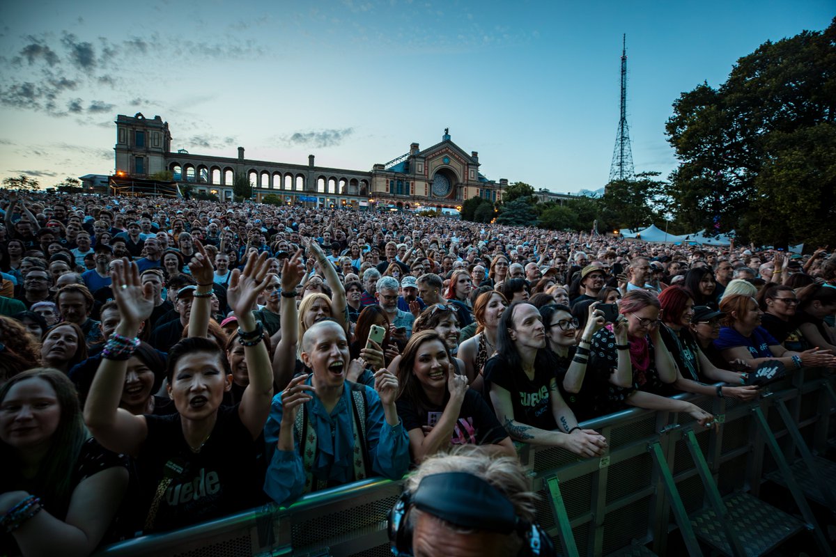 ❤ Stay Beautiful / Beautiful Ones ❤

We recap last week's awe-inspiring double-header with <a href="/Manics/">Manic Street Preachers</a> &amp; <a href="/suedeHQ/">Suede HQ</a> with pictures, setlist, reviews &amp; your reactions ✨

🔗 alexandrapalace.com/blog/suede-man…

📸 Lloyd Winters