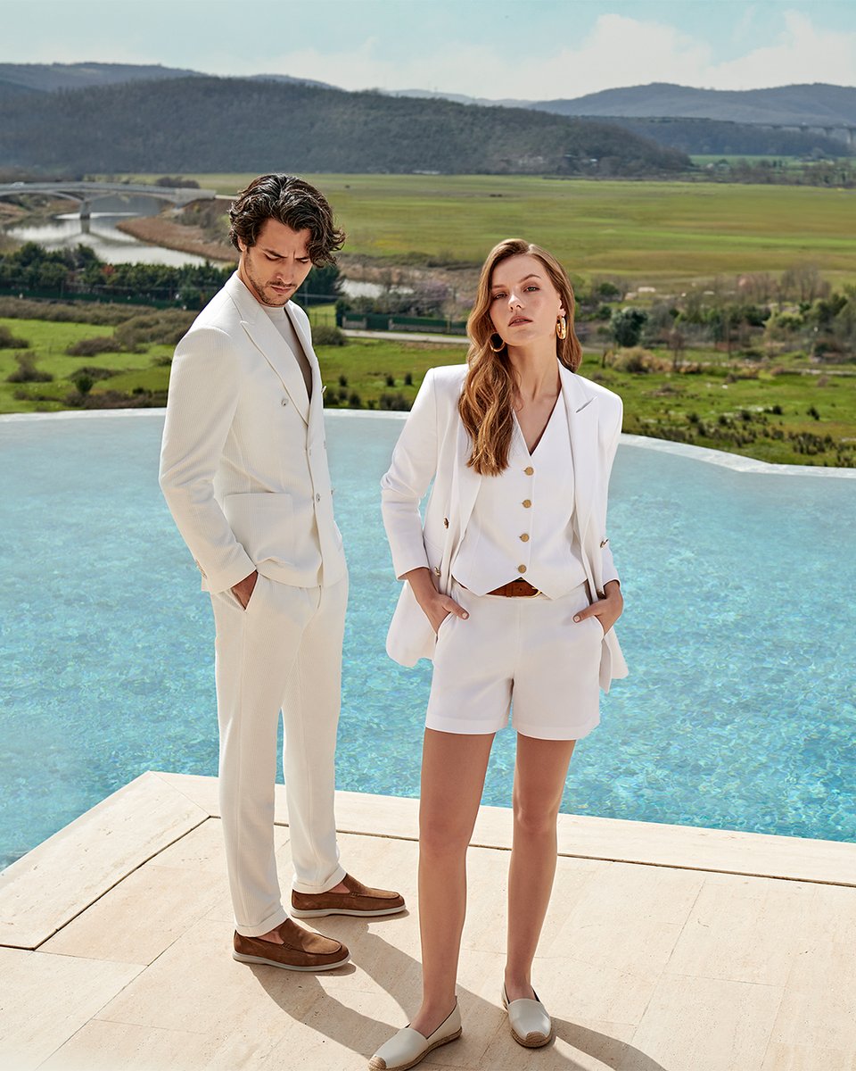 Dokusundaki esnekliği ve yumuşaklığı bulutlardan alan Karaca takımlarıyla rahat şıklığın keyfini çıkarın. 
 
 #KaracaYüzyıllarca #Karaca #KaracaSS24 #SS24