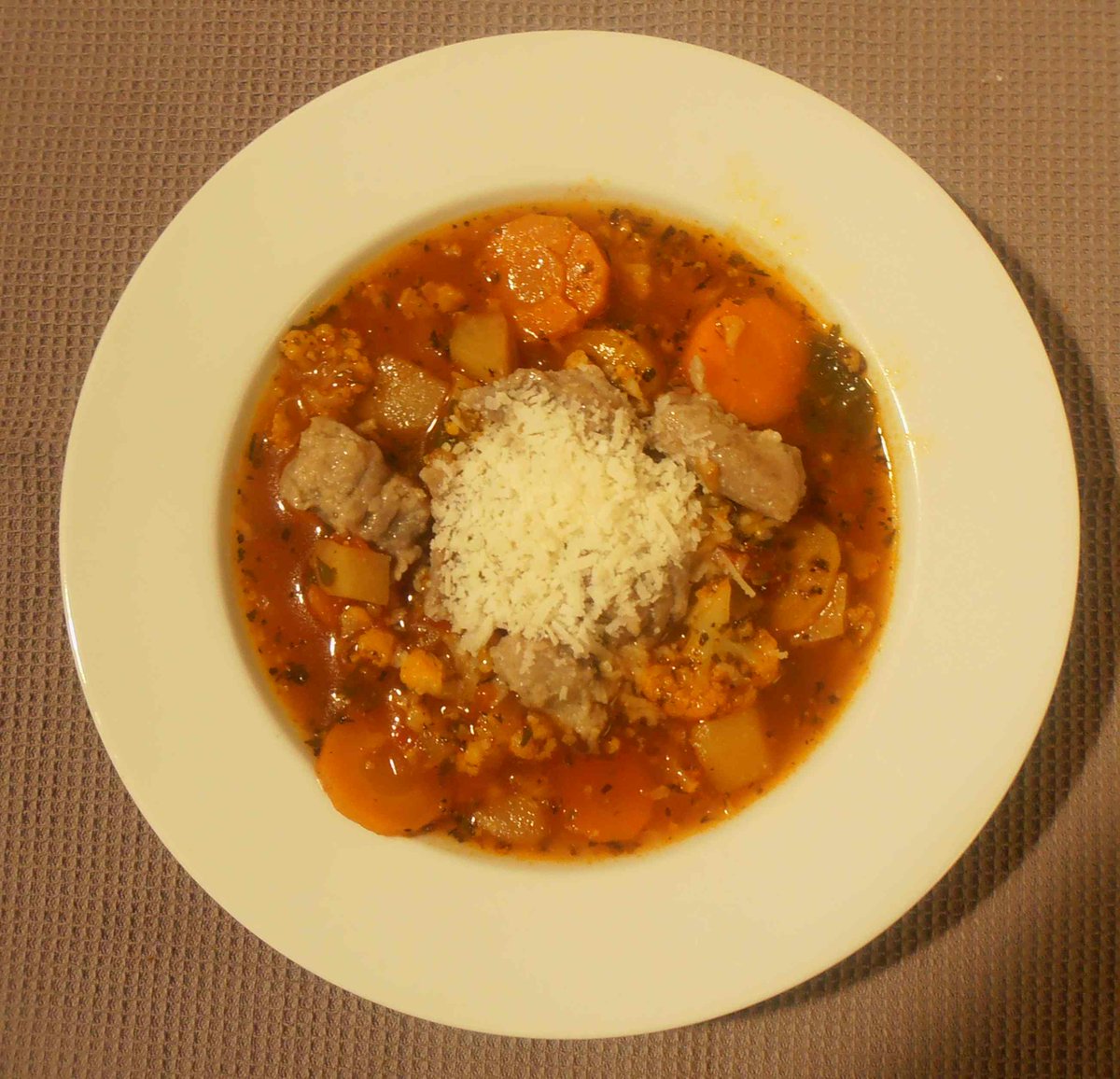 MikeKocht's tweet image. "Nur" Suppen #Twooking heute.
Aber ein ganz große, wie schon das "one" im Namen andeutet.
#Minestrone ist wirklich - für uns - schon ein eigenständiges Gericht
Gleich mehr gemacht, da ich für morgen etwas Süßes am Programm habe ;-)

mikekocht.at/2022/08/02/min…
