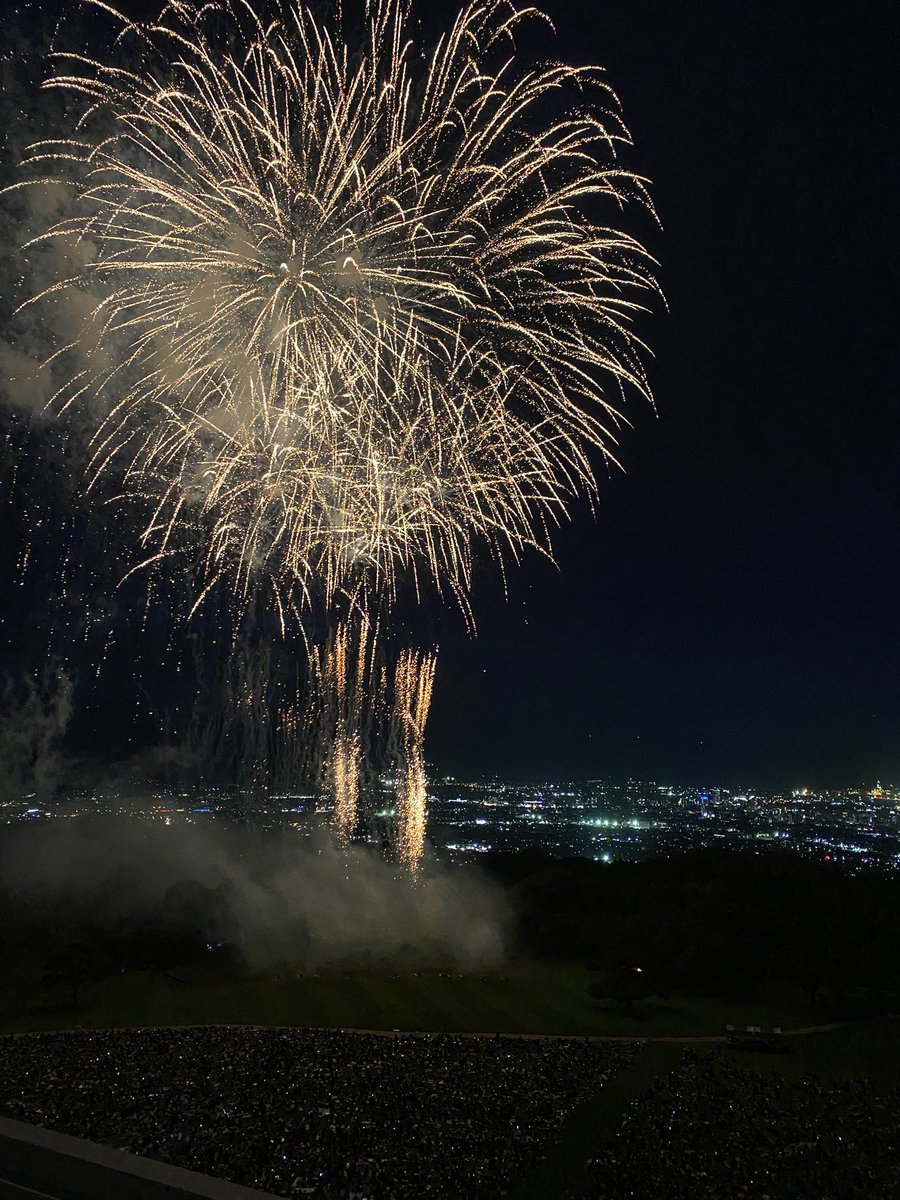 nippondaira's tweet image. 【日本平まつりの様子🌻】

◎19：35分頃
花火の打ち上げを開始しています🎆