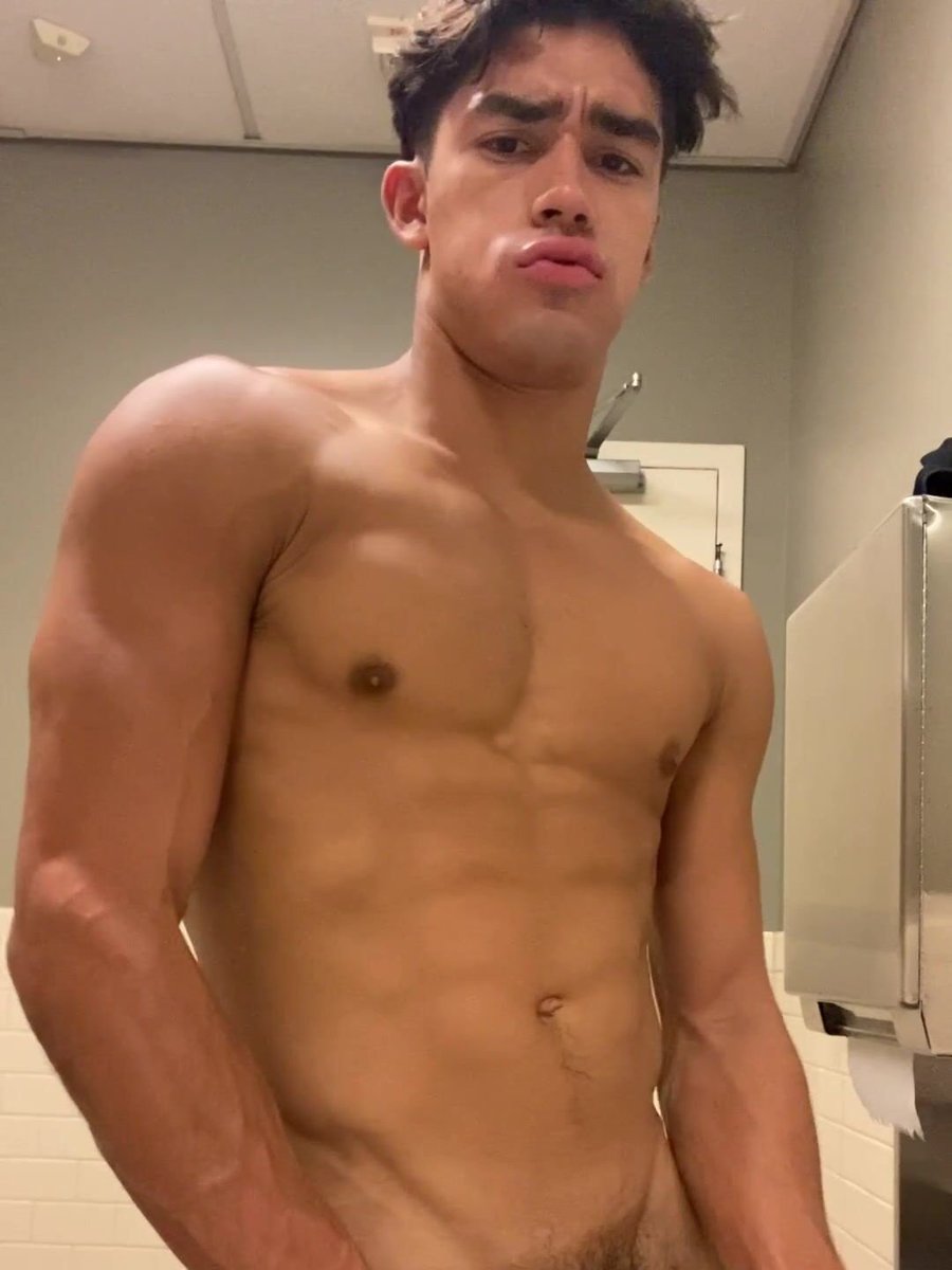 KarmaIsAFad's tweet photo. a night with him or free Beyoncé tickets? https://t.co/FJGTMRjl8u