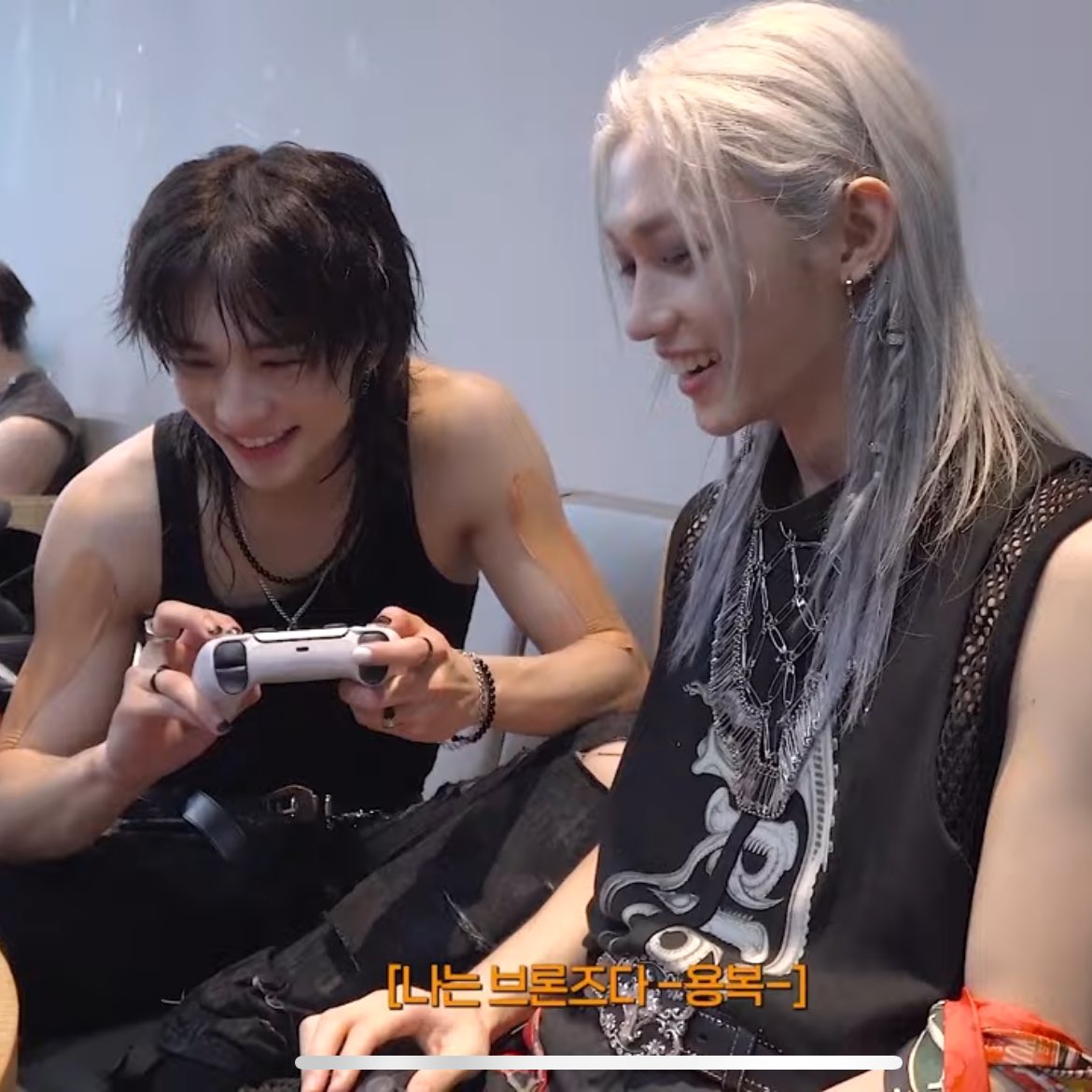 divinetart's tweet photo. I love them being happy together 😭😭😭 https://t.co/7N57gBFjUO