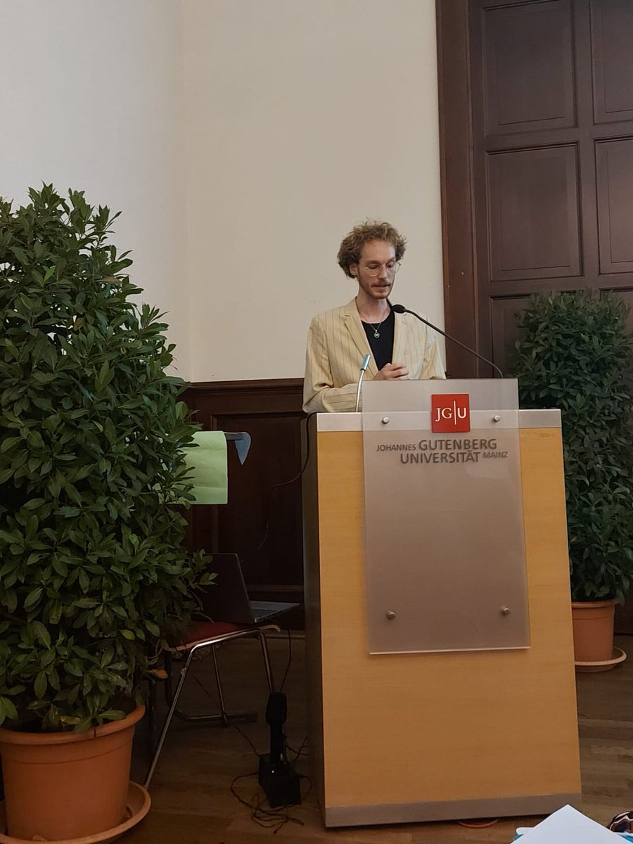 Timo Sprang (@timo_sprang) on Twitter photo Last week I had the opportunity of giving the graduation speech for this year's class at <a href="/PoWiMZ/">@PoWiMZ@sciences.social / @powimz.bsky.social</a>. It has been such an honour and a really great time I had there. Thanks again to everybody who made this the special experience that it was, and best of luck to all of us graduates! Last week I had the opportunity of giving the graduation speech for this year's class at <a href="/PoWiMZ/">@PoWiMZ@sciences.social / @powimz.bsky.social</a>. It has been such an honour and a really great time I had there. Thanks again to everybody who made this the special experience that it was, and best of luck to all of us graduates!