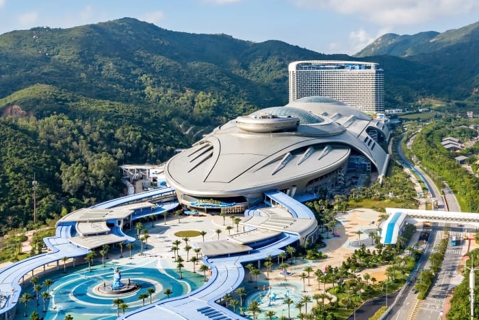TrueCrimeNFT's tweet image. The world’s largest marine science museum, Chimelong Spaceship, opened in Spring 2023. This ocean world has a high-tech theme throughout, from the spaceship-inspired architecture to the virtual reality experiences inside. Separated into 10 unique zones, the museum features…