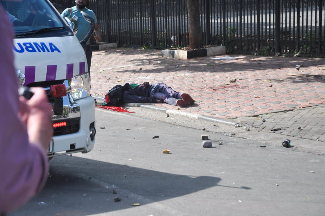 bonifacemwangi's tweet image. .@RailaOdinga are you saying these young men were murdered so that you, and your friends could get jobs? They died for a better Kenya, that’s free of bad leadership, corruption, tribalism and hand cheque politics. This is level of betrayal is unforgivable. We shall not forget.