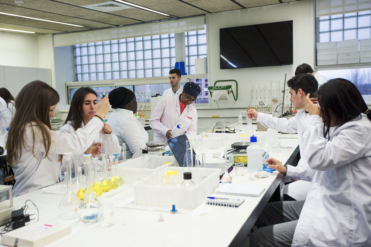 Olotuit's tweet image. 🏫 El 94% dels alumnes del Cicle Superior en Processos i Qualitat de @KREASFP han trobat feina en empreses vinculades al sector alimentari.

📑S’ha planificat un nou curs amb novetats com mòduls de digitalització, sostenibilitat i anglès tècnic.
ℹ️ olot.cat/pl217/ajuntame…

#Olot