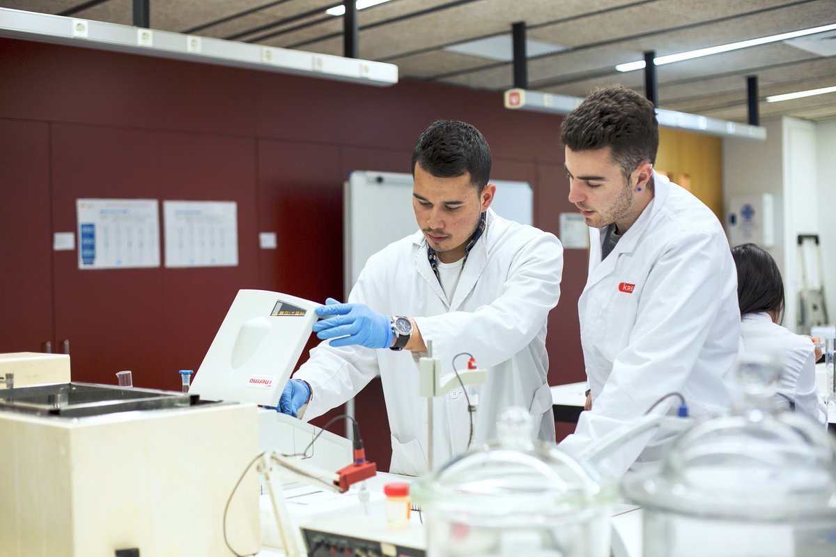 Olotuit's tweet image. 🏫 El 94% dels alumnes del Cicle Superior en Processos i Qualitat de @KREASFP han trobat feina en empreses vinculades al sector alimentari.

📑S’ha planificat un nou curs amb novetats com mòduls de digitalització, sostenibilitat i anglès tècnic.
ℹ️ olot.cat/pl217/ajuntame…

#Olot