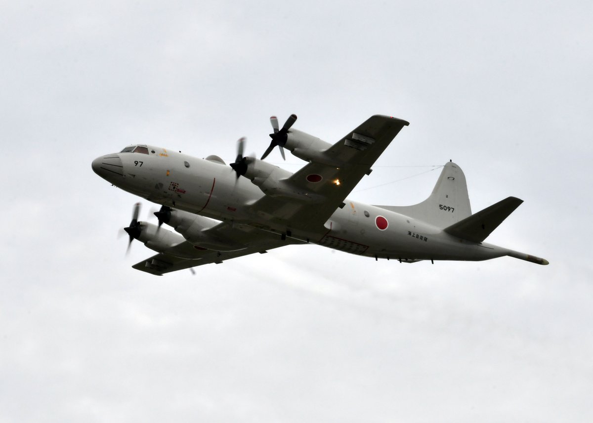 jmsdf_2aw's tweet photo. 【🌈 #サマーフェスタ #イベント のお知らせ✈】

#展示飛行 の時間が決定！！
✈ #Ｐ３Ｃ ✈
１０：００～１０：２０
１３：２０～１３：４０
🚁 #陸自 #ＡＨ１Ｓ 🚁
１３：４０～１４：００
お楽しみに♪

※天候により中止になる場合があります。

#海上自衛隊 #海自八戸 #一般公開 #八戸航空基地 https://t.co/XjnMMb1GB2