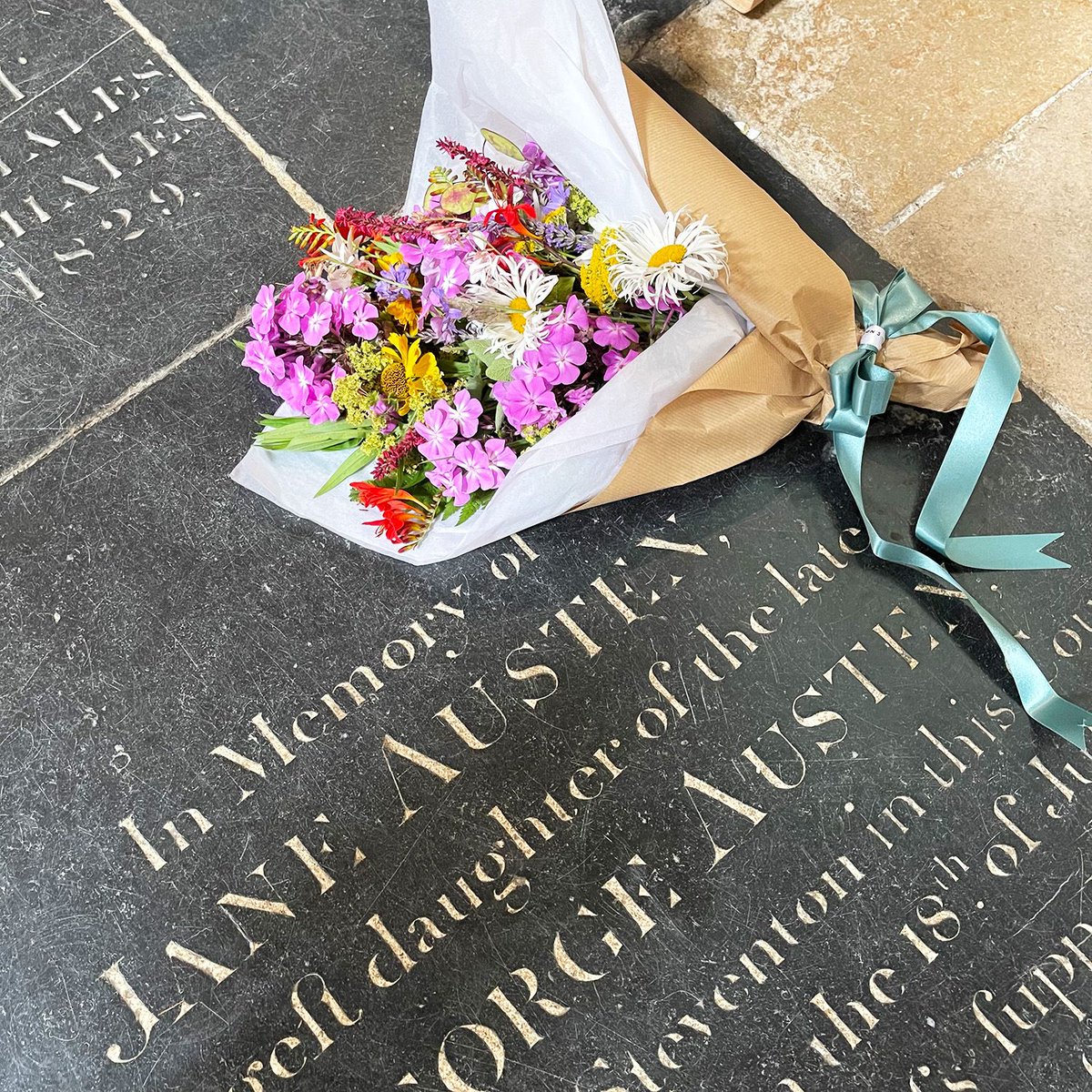 JaneAustenHouse's tweet photo. #Onthisday in 1817, #JaneAusten was laid to rest in Winchester Cathedral.

💐 In the days that followed, Jane’s beloved sister Cassandra wrote, “Never was human being more sincerely mourned by those who attended her remains than was this dear creature.” https://t.co/zdecdvwklC