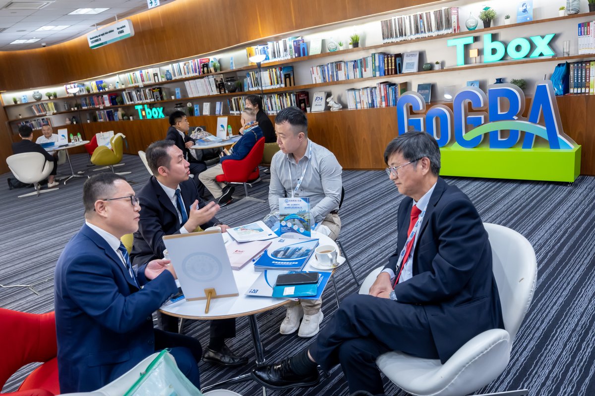 hktdc's tweet photo. The #GoGBA Seminar for Legal Sector concluded on a high note! The event explored the latest policies and incentives for legal services, with experts sharing insights and success stories on business expansion in #GBA. Access go-to guide (Chinese only): https://t.co/rwQHeD61uM https://t.co/7T83IbMV5I