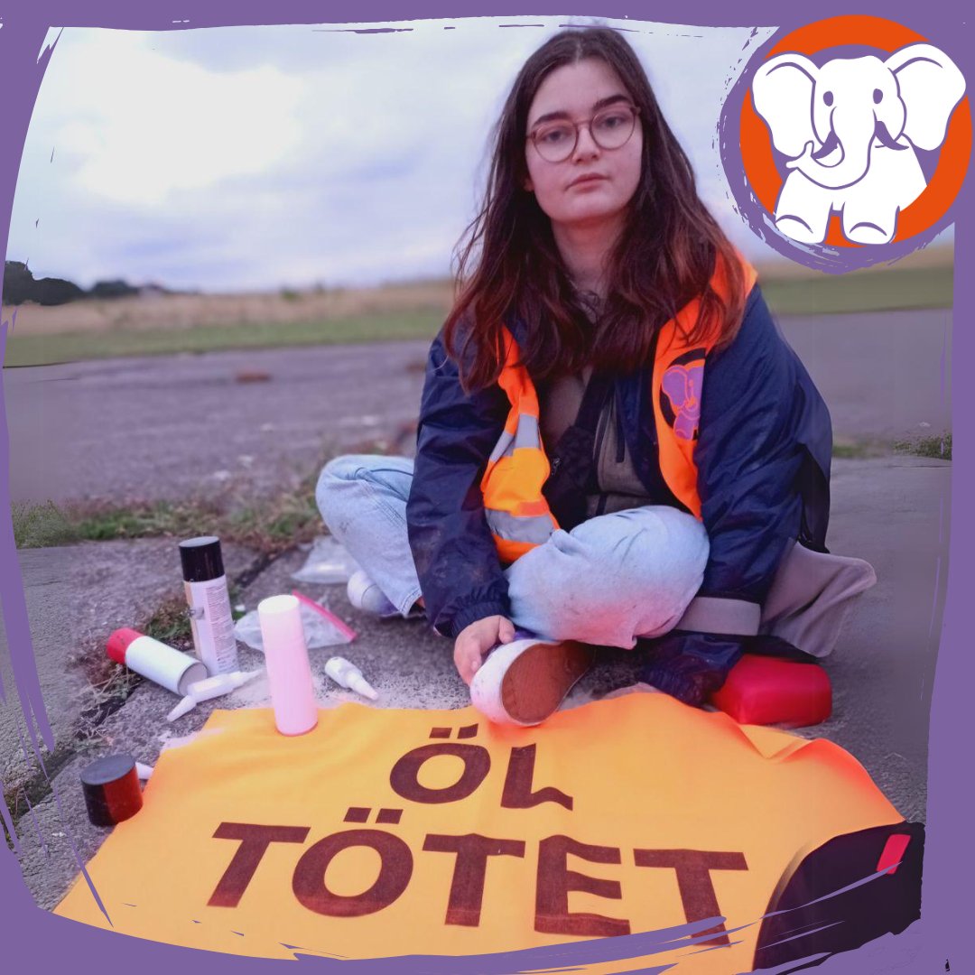 AufstandLastGen's tweet photo. +++ Für das Ende der Fossilen bis 2030 auf dem Rollfeld vom Flughafen Köln/Bonn +++

🗯️ "Flughäfen sind ein Ort, an dem deutlich wird: Was früher normal war, können wir uns heute nicht mehr leisten. […] Öl, Gas und Kohle bedrohen unsere Existenz. https://t.co/khR00TQjIZ