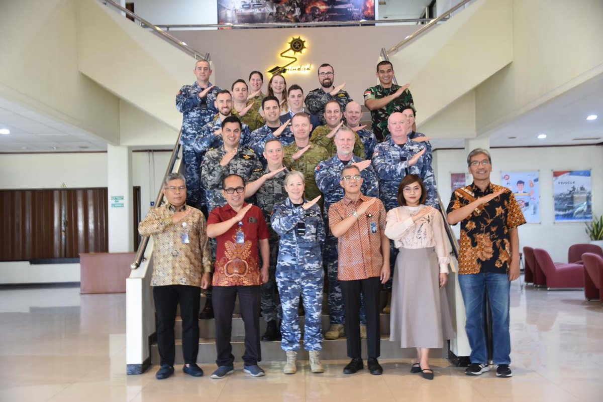 .<a href="/ComdtAWARC/">Brigadier Lara Troy, CSC</a> AIRCDRE Ruth Elsley, along with staff &amp; students from <a href="/acsc_j/">ACSC</a>, were warmly welcomed by senior representatives of <a href="/pindad/">PT Pindad</a> &amp; PT Dirgantara to discuss and witness the technological advancements in ID military / civilian equipment design and production.
