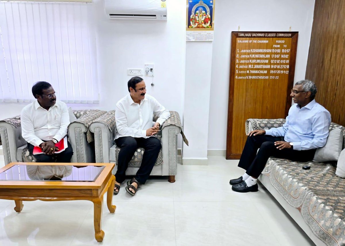 draramadoss's tweet photo. தமிழ்நாட்டில், 69 விழுக்காடு இட ஒதுக்கீட்டுக்கு பேராபத்து வருவதை தடுக்கவும், சாதிவாரி மக்கள் தொகை கணக்கெடுப்பை நடத்த வலியுறுத்தியும், வன்னியர்களுக்கு 10.5 விழுக்காடு உள் ஒதுக்கீடு வழங்க வலியுறுத்தியும், தமிழ்நாடு பிற்படுத்தப்பட்டோர் ஆணையத்தின் தலைவர், ஓய்வு பெற்ற நீதியரசர் வீ.பாரதிதாசன் அவர்களை சந்தித்த போது.!