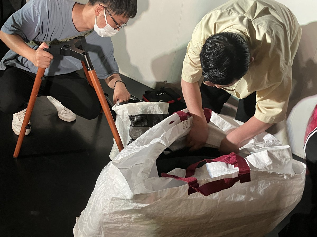 本日はSPライブ「1on1」準決勝です！！！

この後18:00から、新宿バティオスで開催です！
今セキ・ア・ラ・モードがモニターの準備頑張ってます🔥きをつけも準備万端です🔥

当日券もありますので、ぜひお越しください！！🐓🐓🐣

#ホリプロコム
#1on1