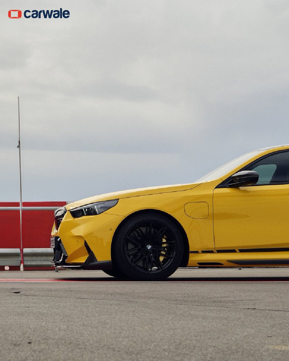 CarWale's tweet image. If you thought the new #M5 does not look mean enough, #BMW has launched an array of M Performance parts for the performance sedan! 
- Carbon fibre rear diffuser, rear splitter and sill extensions
- Frozen Black side decals
- Light alloy wheels

#bmwm5 #cwphotos
