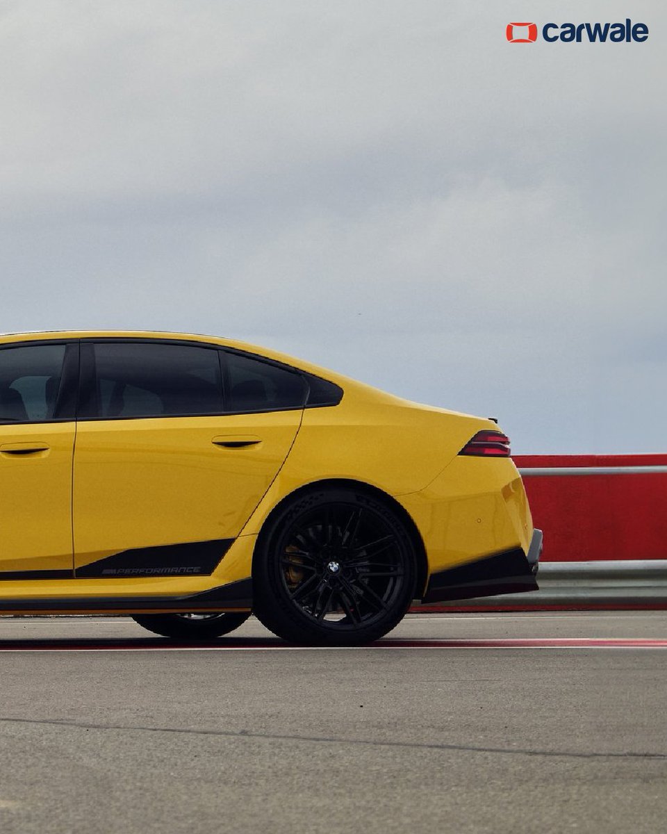 CarWale's tweet image. If you thought the new #M5 does not look mean enough, #BMW has launched an array of M Performance parts for the performance sedan! 
- Carbon fibre rear diffuser, rear splitter and sill extensions
- Frozen Black side decals
- Light alloy wheels

#bmwm5 #cwphotos