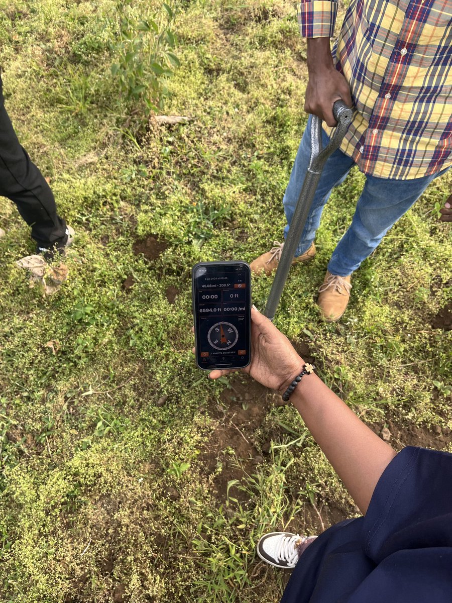 ganzafrica's tweet photo. GanzAfrica fellows prepping a demonstration farm 🌱 for the Musanze Climate Adaptation project.

Soil testing is underway to ensure a solid foundation and controlled environment for the research and project. 

👉 https://t.co/SVeSAs0JEB https://t.co/xWPc9z9Nng