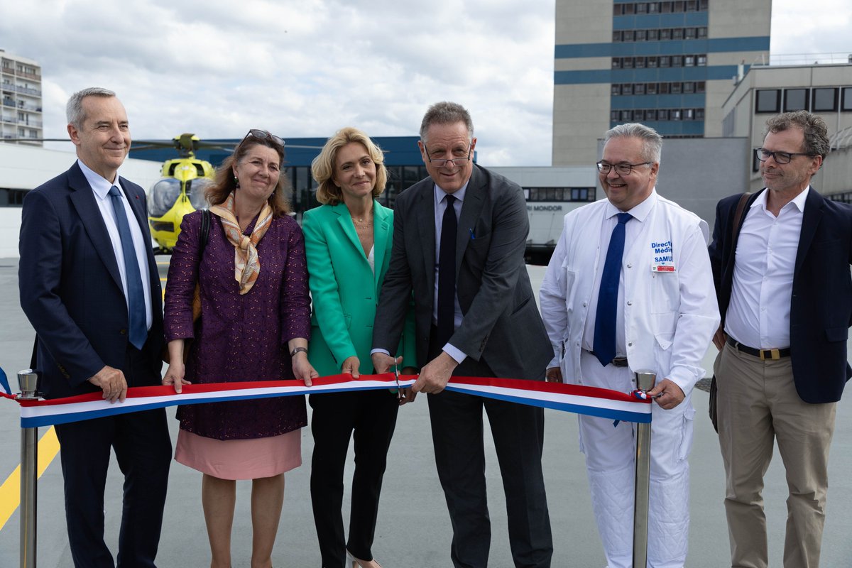 Assistance Publique – Hôpitaux de Paris (AP-HP) (@aphp) on Twitter photo 🚁Inauguration du nouvel HéliSMUR et l'hélistation SAMU/SMUR 94 à <a href="/GHUMondor/">GHU APHP. Hôpitaux Universitaires Henri-Mondor</a> en vue des #JO2024
👉Rénovation et modernisation de l’hélistation, renforcement de la sécurité, efficacité accrue des transports sanitaires en cas d’urgence
En savoir plus ➡ aphp.fr/contenu/inaugu… 🚁Inauguration du nouvel HéliSMUR et l'hélistation SAMU/SMUR 94 à <a href="/GHUMondor/">GHU APHP. Hôpitaux Universitaires Henri-Mondor</a> en vue des #JO2024
👉Rénovation et modernisation de l’hélistation, renforcement de la sécurité, efficacité accrue des transports sanitaires en cas d’urgence
En savoir plus ➡ aphp.fr/contenu/inaugu…