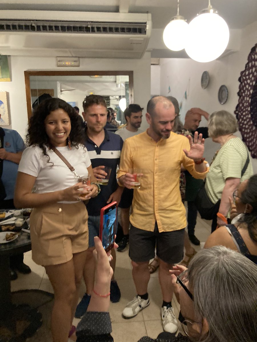 paulaceae1's tweet image. Have you ever seen this many cyperologists in one room? what about two rooms? 😆 having fun last night with these amazing people in the Cyperaceae dinner at downtown Madrid 🌾 how many cyperologists can you recognize? @intsedgesoc