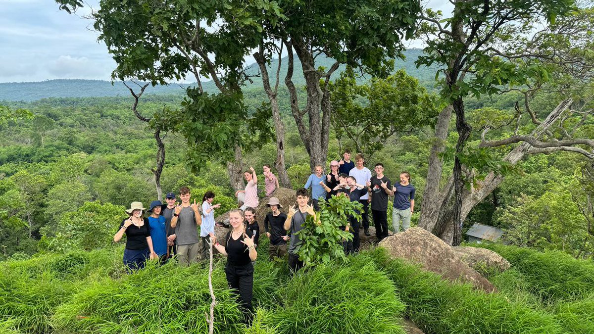 CampCambodia's tweet photo. Students #TeamTonsay say goodbye to #campBengMealea and get ready for trekking on Kulen mountain ⛰️🥾 🌿🌿
#Dosomethingamazing
#Campseffect 
@CampsInt https://t.co/eVrQ5DKY72