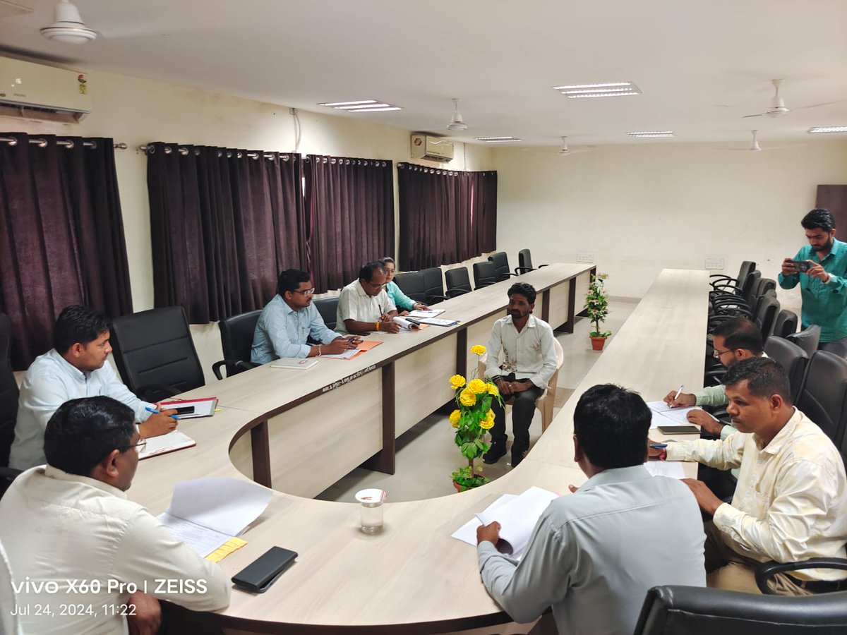 CollectorDahod's tweet photo. આજ રોજ ફતેપુરા મામલતદાર ઓફીસ ખાતે તાલુકા સ્વાગત કાર્યક્રમ યોજવામા આવ્યો. જેમા સંબધીતોને પ્રશ્નો ત્વરિત નિકાલ કરવા સુચનાઓ આપવામા આવી. @CMOGuj @revenuegujarat https://t.co/1qKR2Ikh0V