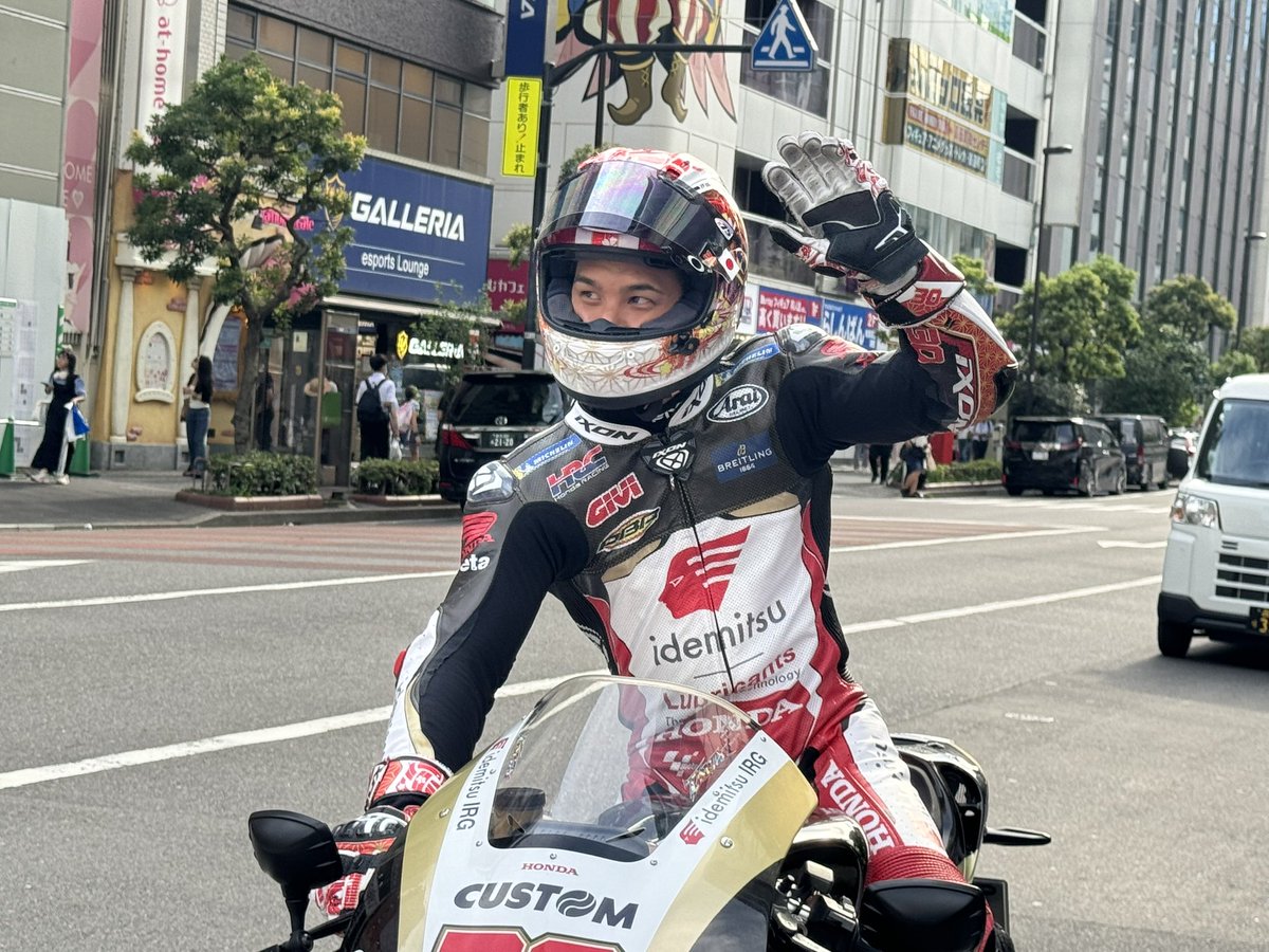 RC213VSかあ。本物が乗ると様になるなあ😊 発売当時2190万円で売り出さ