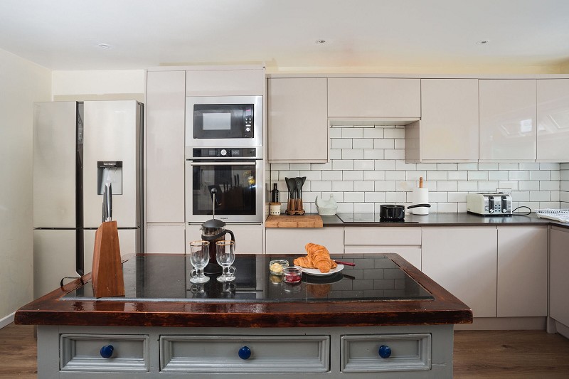 GreenAndMay's tweet image. This charming semi-detached house on King Street is for sale! #DreamHome

#Pinxton NG16 6NL
£190,000
Full details and photographs 📷: greenandmay.co.uk/property/?ref=…
Call 01773 832888 to view this property