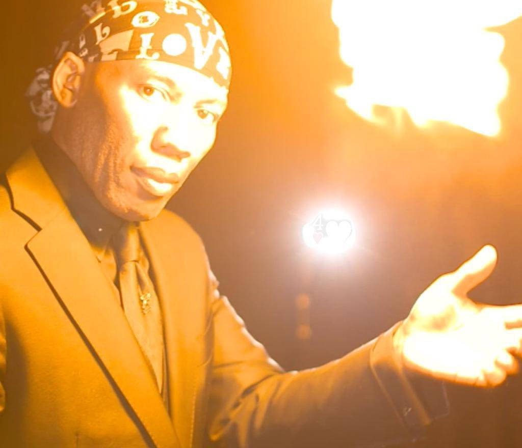 #MAGICWEDNESDAY  @thestationhousew3 is like fire 🔥 🎩 🪄 .  It’s a place where the enjoyment never stops. Get there early, it will be an amazing evening. So much #laughs 😆, so much #wonder 😳 and a sprinkle of #magic 😎 ✨.