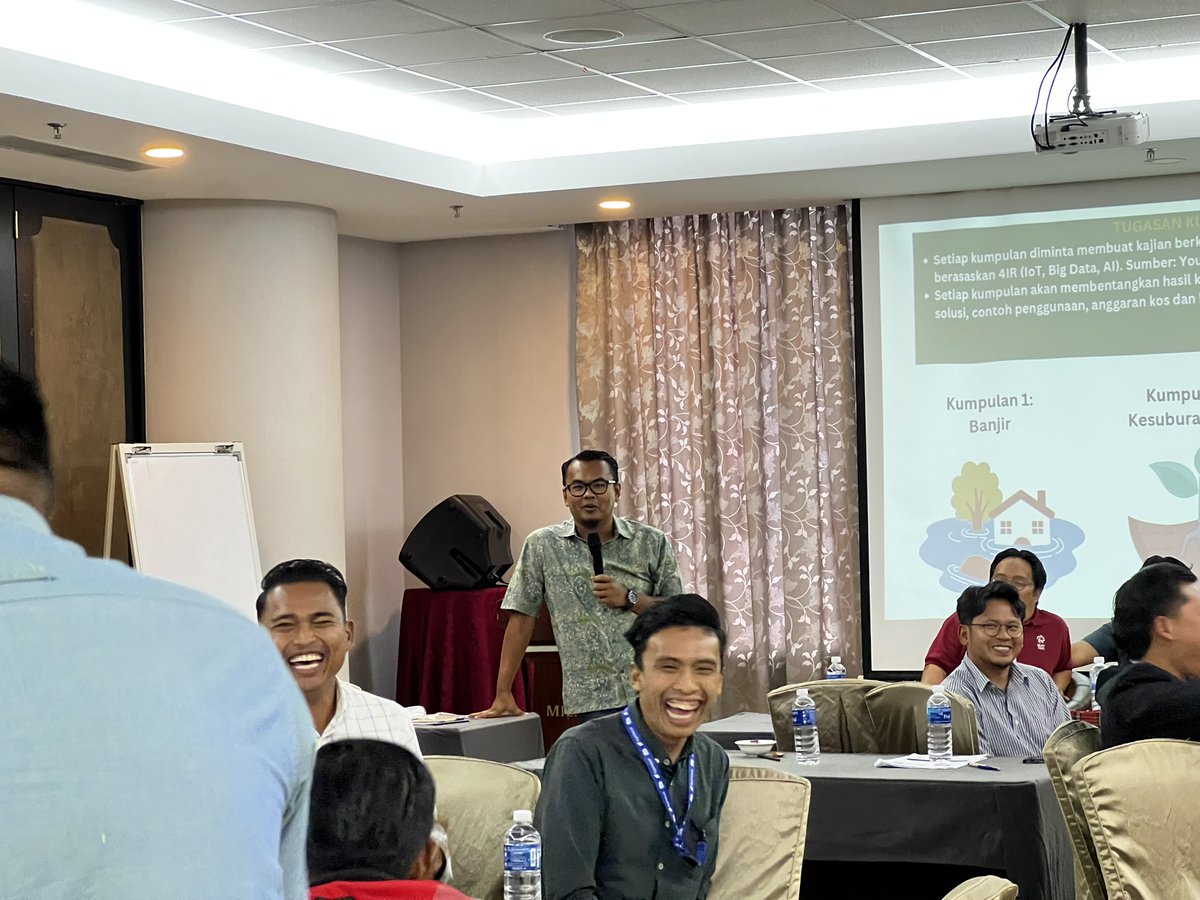 _satasia's tweet photo. 21 - 23 Julai 2024
KURSUS TEKNOLOGI 2.0 | PERTANIAN PINTAR (IoT) UPSKILLING GS

Sesi latihan pertanian pintar (IoT) kepada peserta kursus yang terdiri dari warga Lembaga Perindustrian Nanas Malaysia (LPNM), MADA dan usahawan tani di Millesime Hotel, Johor Bharu. https://t.co/2O5aEcr7S3