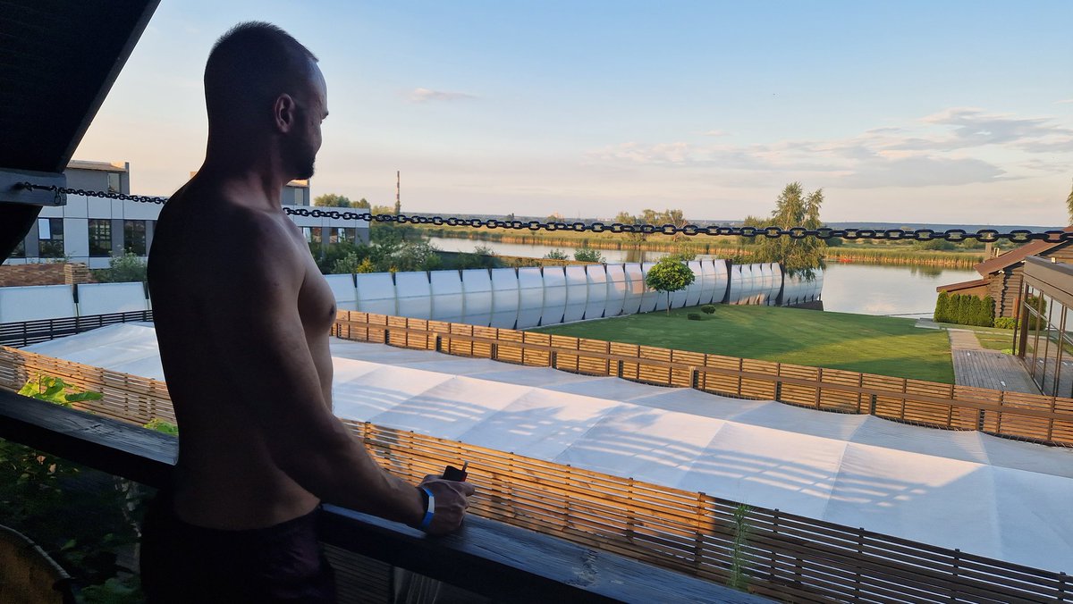 legerion_J's tweet photo. Прощаємося з 3 десятком, заходимо о 4. Мої 3 десяток був досить цікавий. Але найголовніше вони подарували мені зустріч із моїм БФ. Сподіваюся мій 4 десяток буде ще цікавішим і без війни. https://t.co/FoB7eaCJfL