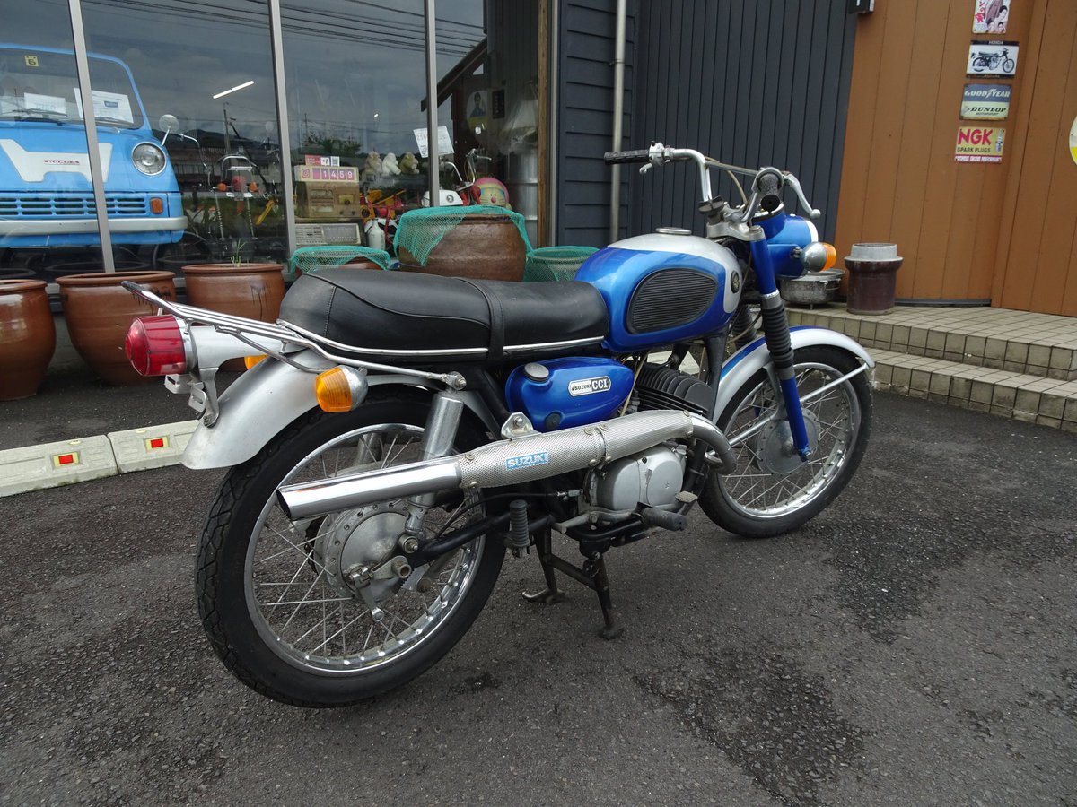 bestauto_jp's tweet photo. TC200 珍しいバイクが入りましたよ〜!
T200のスクランブラー仕様です!
純正カラーですよ〜!
#ベストオート
#TC200
#スズキ https://t.co/OrR0hmuL5z