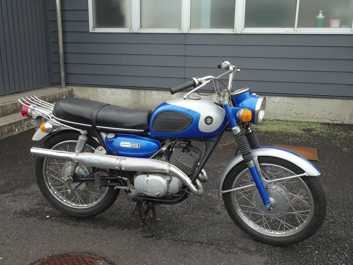 bestauto_jp's tweet photo. TC200 珍しいバイクが入りましたよ〜!
T200のスクランブラー仕様です!
純正カラーですよ〜!
#ベストオート
#TC200
#スズキ https://t.co/OrR0hmuL5z