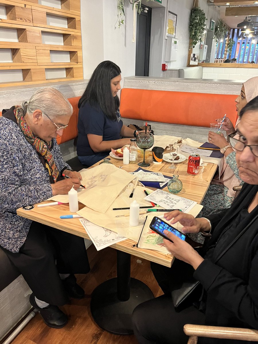 What a beautiful evening with beautiful people making beautiful creations 😊🌸🕯️🛍️🧁☕️ We’ve had a great #Wellbeing evening for all! 😊 at <a href="/JavaJoeTweets/">Java Joe</a> with yummy cakes &amp; coffees #bd4pluswellness4all <a href="/ishaqshafiqs/">Ishaq Shafiq</a> <a href="/AbidaRafiq4/">Abida Rafiq</a> <a href="/ActAsOneBDC/">Bradford District Craven Health & Care Partnership</a> <a href="/thesuttoncentre/">The Sutton Centre</a>