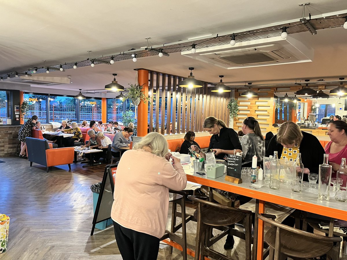 BD4Family's tweet photo. What a beautiful evening with beautiful people making beautiful creations 😊🌸🕯️🛍️🧁☕️ We’ve had a great #Wellbeing evening for all! 😊 at @JavaJoeTweets with yummy cakes &amp; coffees #bd4pluswellness4all @ishaqshafiqs @AbidaRafiq4 @ActAsOneBDC @thesuttoncentre https://t.co/ZJJLZapnUa