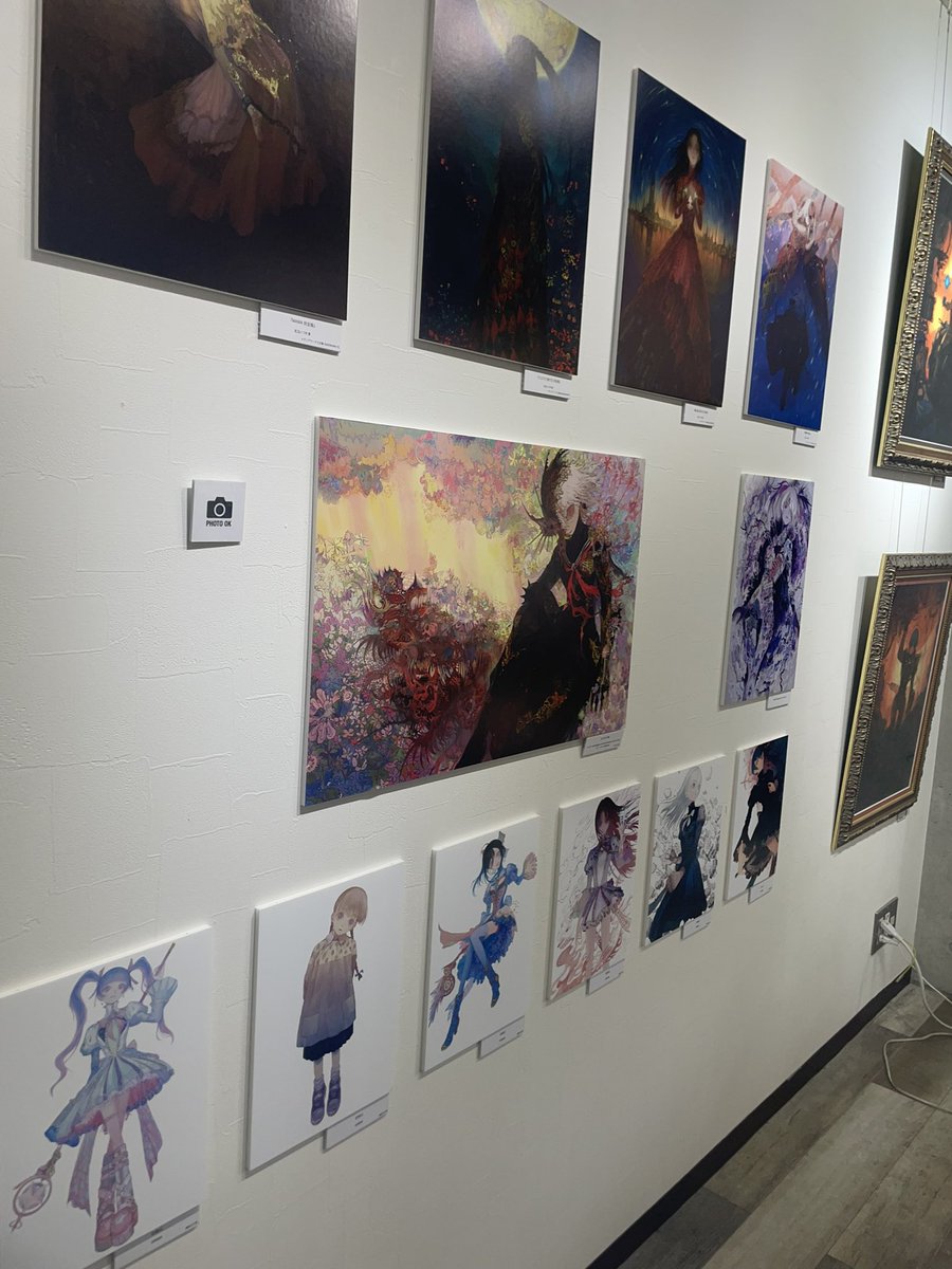 nashi_777774's tweet photo. MONさんの初個展行ってきました〜✨️
直接お話しできて嬉しかったです‼️緊張して上手く喋れなかったからやっぱり手紙書けばよかったなぁ🤔💭
作風的に絶対に生で見たかったので最終日になっちゃったけど行けて本当に良かったです！！！
私も絵描くの頑張ろうって気持ちになりました🫶 🎶

 #SIGNAL414 https://t.co/f974QFfRrJ