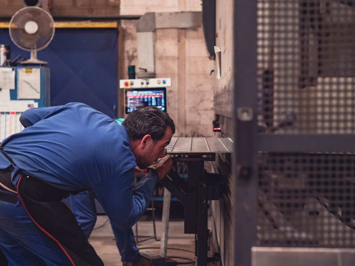 Latitude_eu's tweet image. [Technical excerpt] Our teams are developing Zephyr keeping #Production requirements in mind 🏭🚀🚀🚀 We&apos;ve tested &quot;progressive bending&quot; and &quot;rolling&quot; with partners to form LOX &amp;amp; RP1 tanks for our #Launcher I Key steps for high-cadence #LaunchSolutions for #SmallSats 🛰️🌐✅