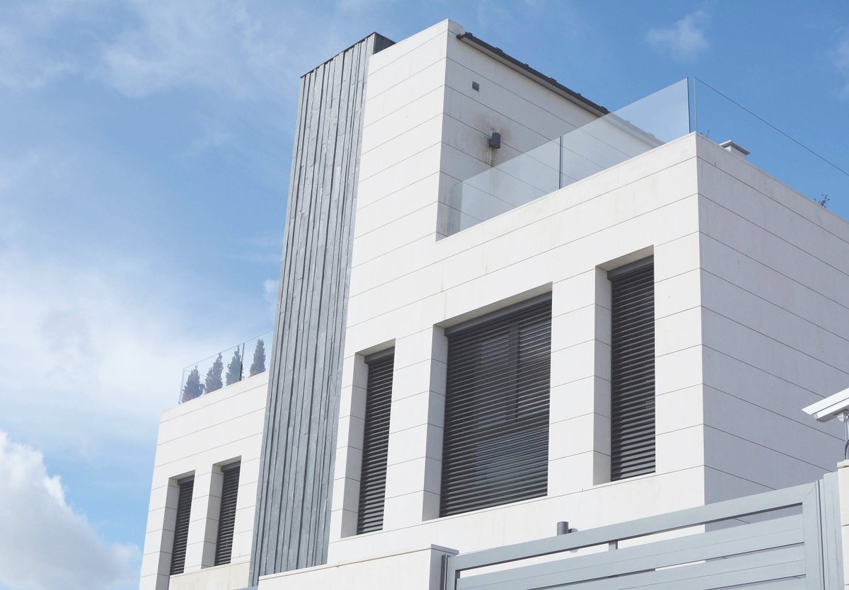 SGFARQUITECTURA's tweet photo. 🏡 Transforma tu fachada con la atemporalidad y elegancia de la piedra caliza. Un toque natural que añade carácter y sofisticación a tu hogar. Descubre cómo la tradición se encuentra con la modernidad visitando nuestra web.
https://t.co/MhkoxIA4yx

#SGFAgoraArquitectura #Reformas https://t.co/LZhpCgfrNP