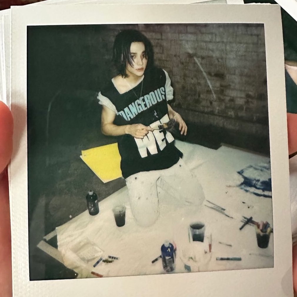 havenfiIm's tweet photo. THIS HYUNJIN POLAROID OH MY GOD https://t.co/DnTlVtxTRq