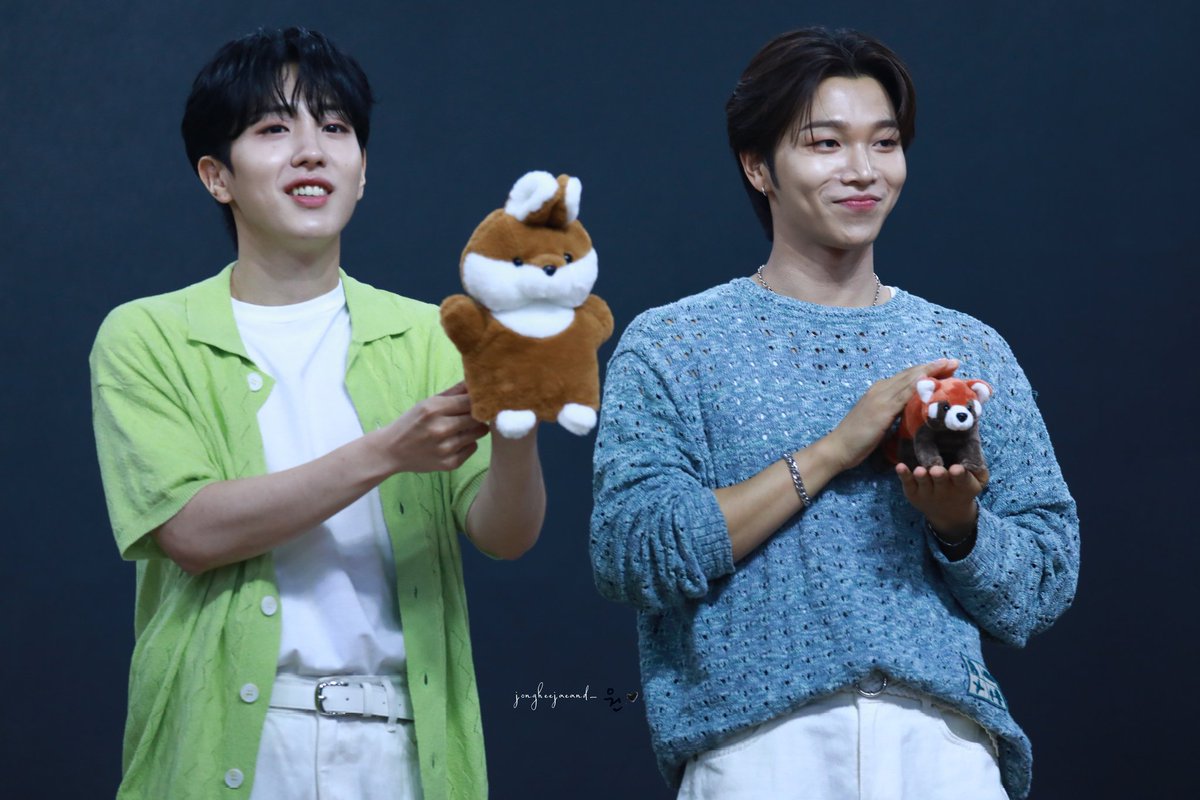 jongheejaeand_'s tweet photo. 240706
SEVENUS 메이크스타 대면 팬사인회
謝謝你們和玩偶們玩得這麼開心💕
#SEVENUS #세븐어스 
#희재 #이레 #종희 
#HEEJAE #IREAH  #熙宰 #鐘熙
@heeeeeejae94
@ireahand_ https://t.co/D2bd1JUexw