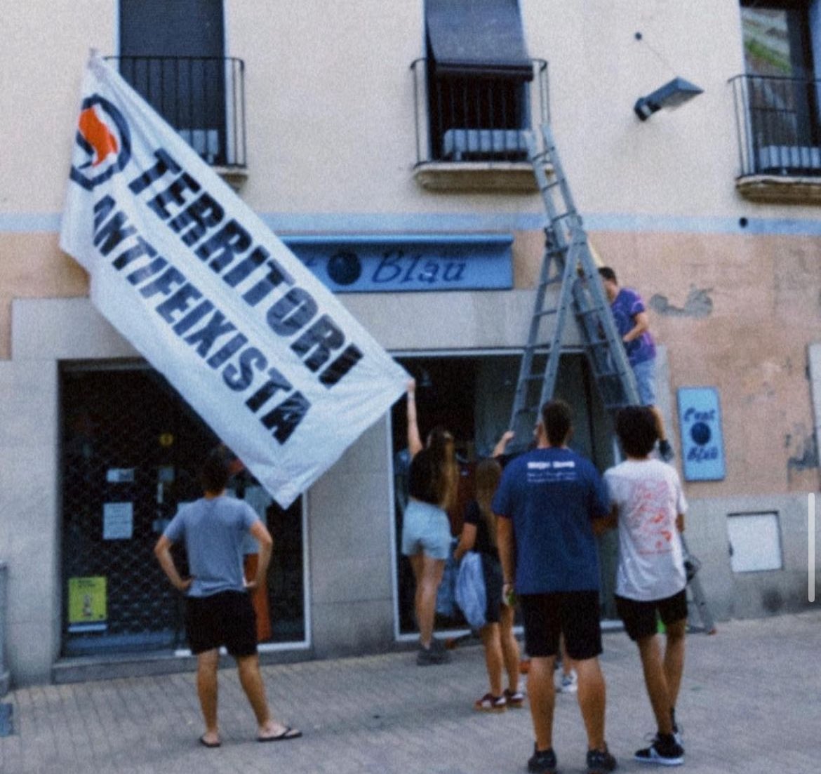 Fem del territori festiu un lloc bonic, reivindicatiu i acollidor per a tothom. 🏁 

Ens trobem el juliol a <a href="/El_Foment/">Casal Popular Igd</a> i a l’agost a <a href="/caresmarsalva/">AEiG J.Caresmar/M.A.Salvà</a>. 👩🏽‍🎨🌸 Vine a conèixer gent nova i passar-ho bé mentre fem decoracions! 🫂🤗 Siguis d'una colla o no, aquest és el teu lloc!